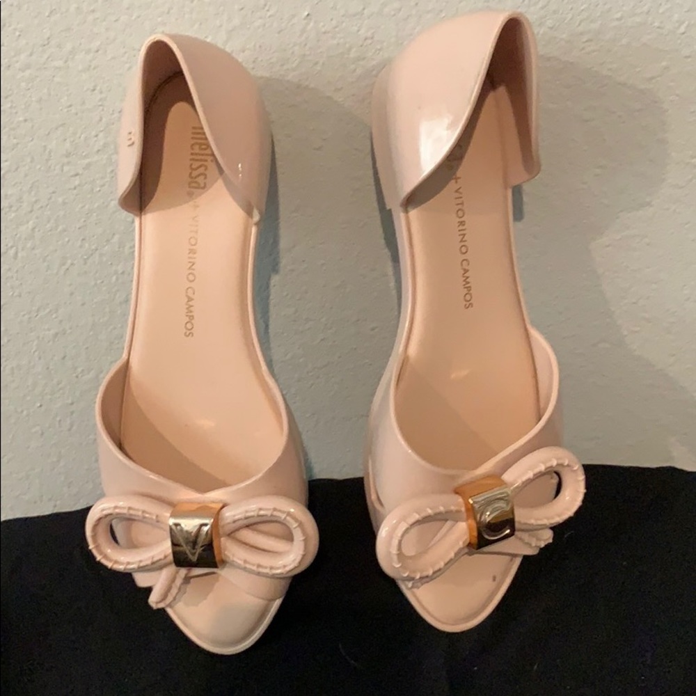 Bow toed nude flats